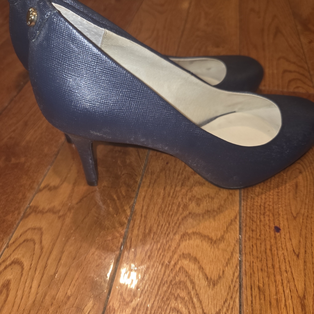 Michael Kors Elegant Navy Blue Heels - Picture 3 of 3